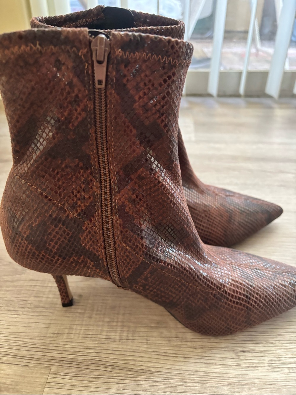 MIX No. 6 Brown Faux Leather Snakeskin Ankle Booties Pointed Toe Zip 10M - Picture 4 of 7